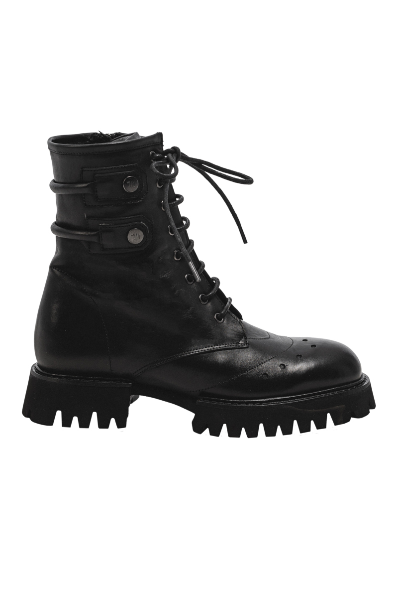 Black boots photo 1
